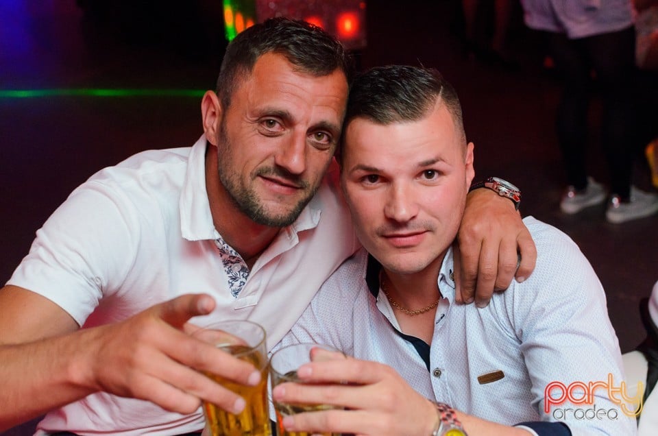 Distracţie alături de Blaga,