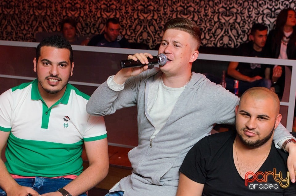 Distracţie alături de Blaga,