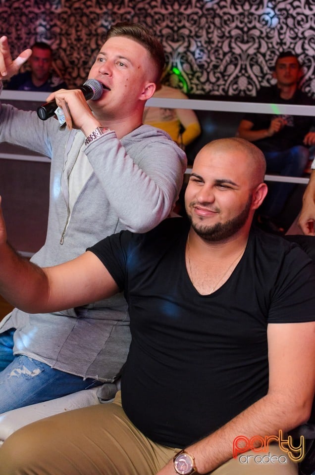Distracţie alături de Blaga,