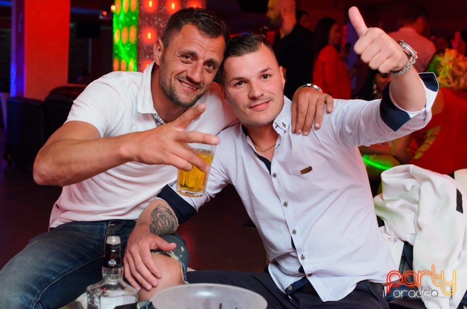 Distracţie alături de Blaga,