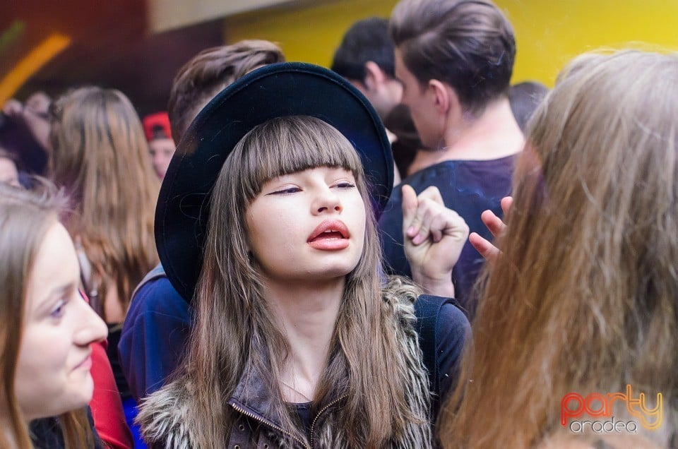 Distracţie alături de Sooker,