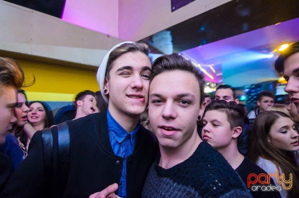 Distracţie alături de Sooker,