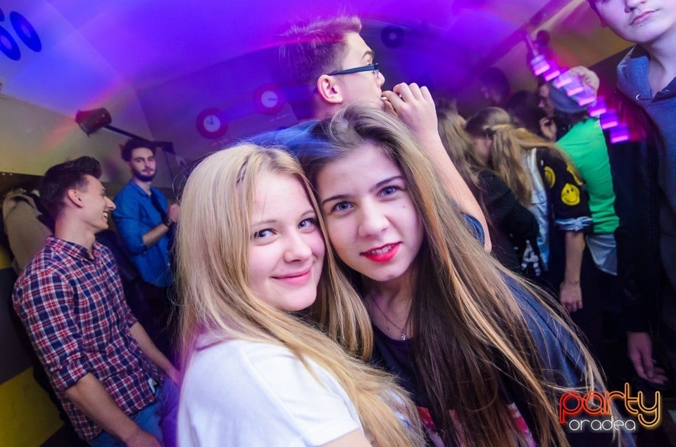 Distracţie alături de Sooker,