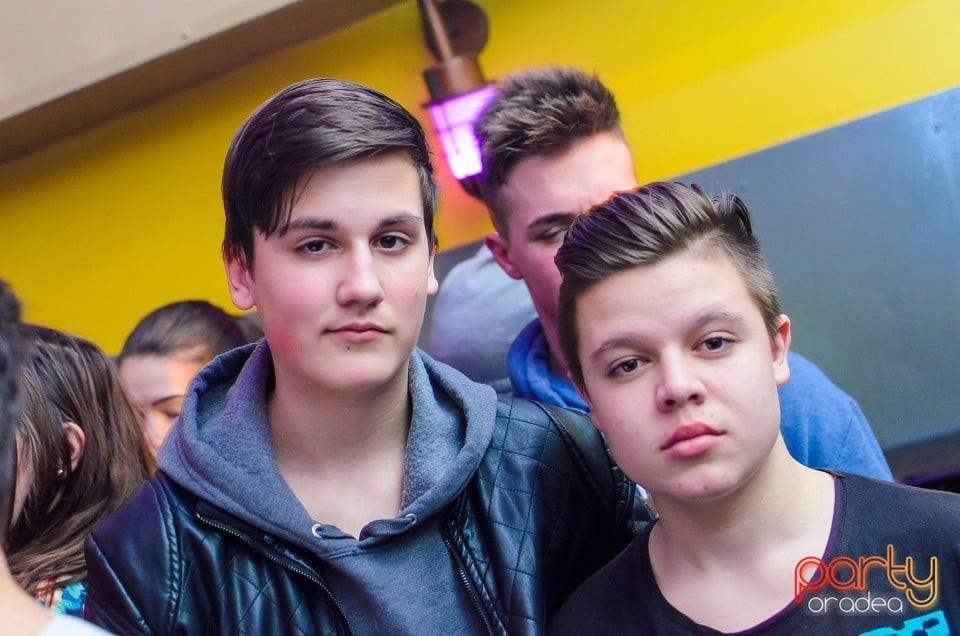 Distracţie alături de Sooker,