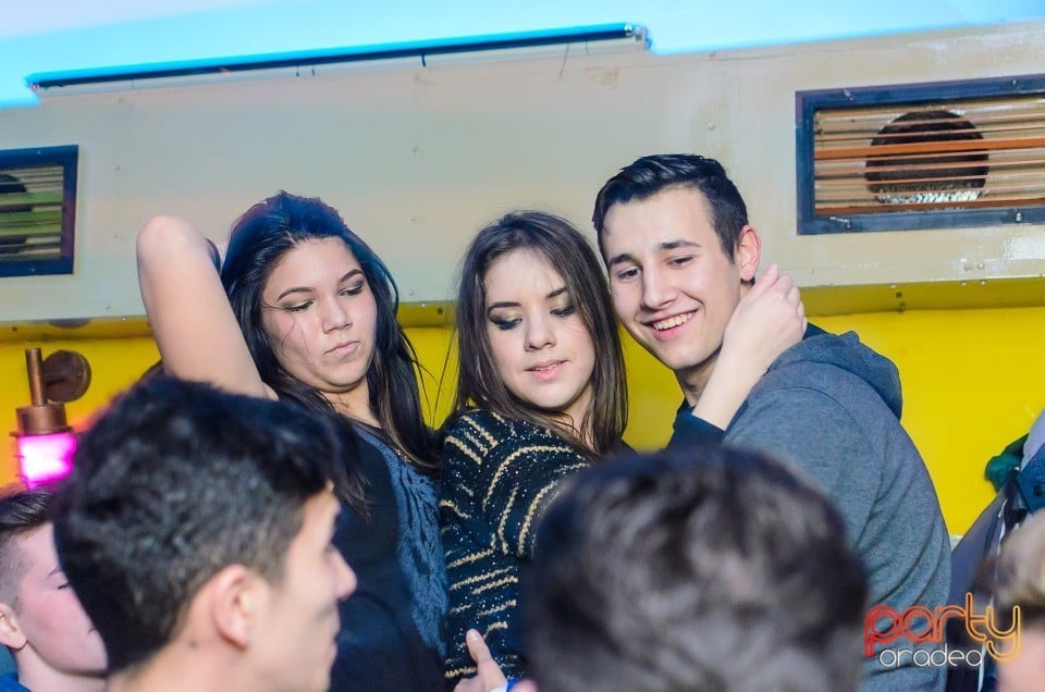 Distracţie alături de Sooker,