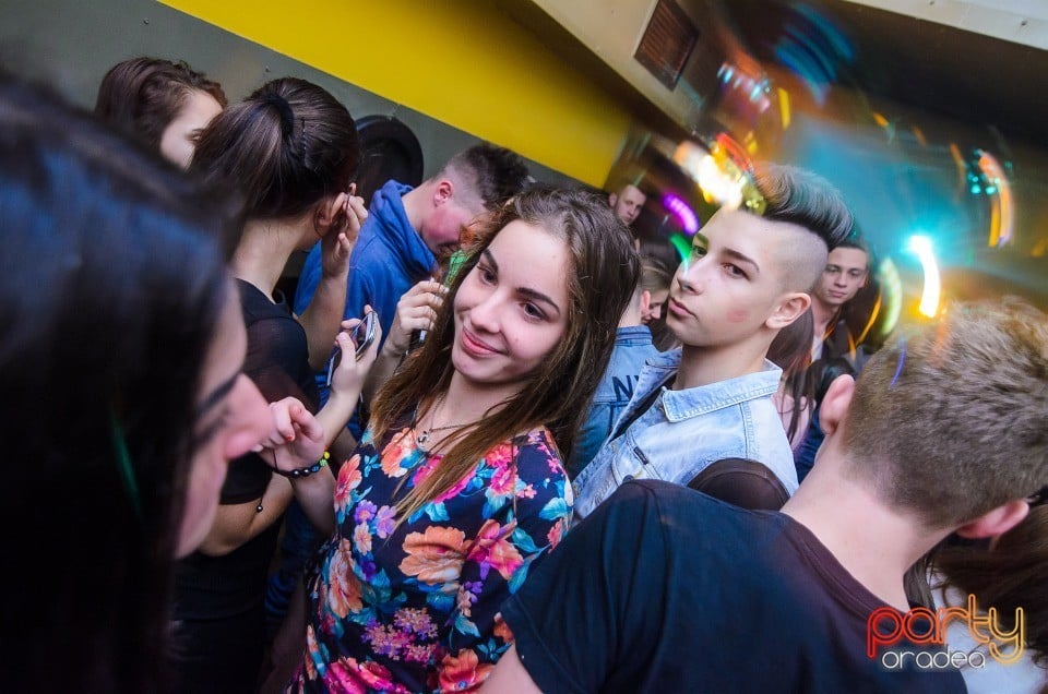 Distracţie alături de Sooker,