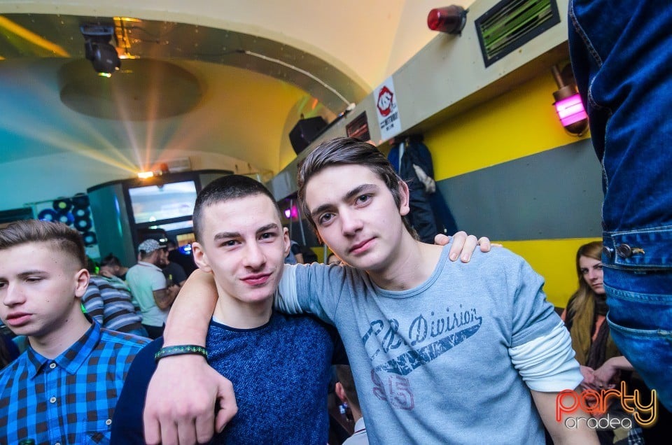 Distracţie alături de Sooker,