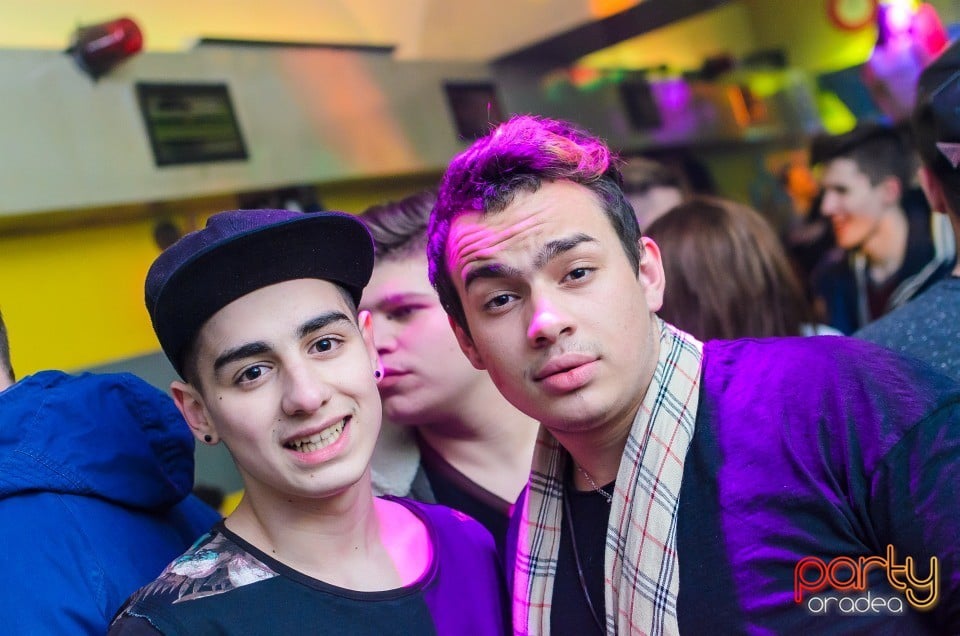 Distracţie alături de Sooker,