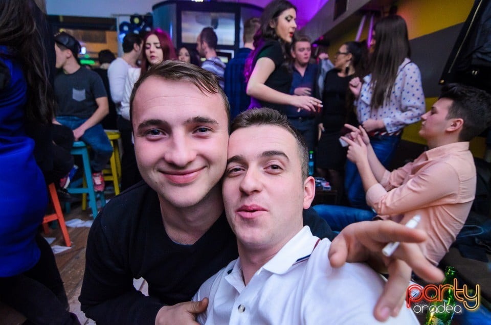 Distracţie alături de Sooker,