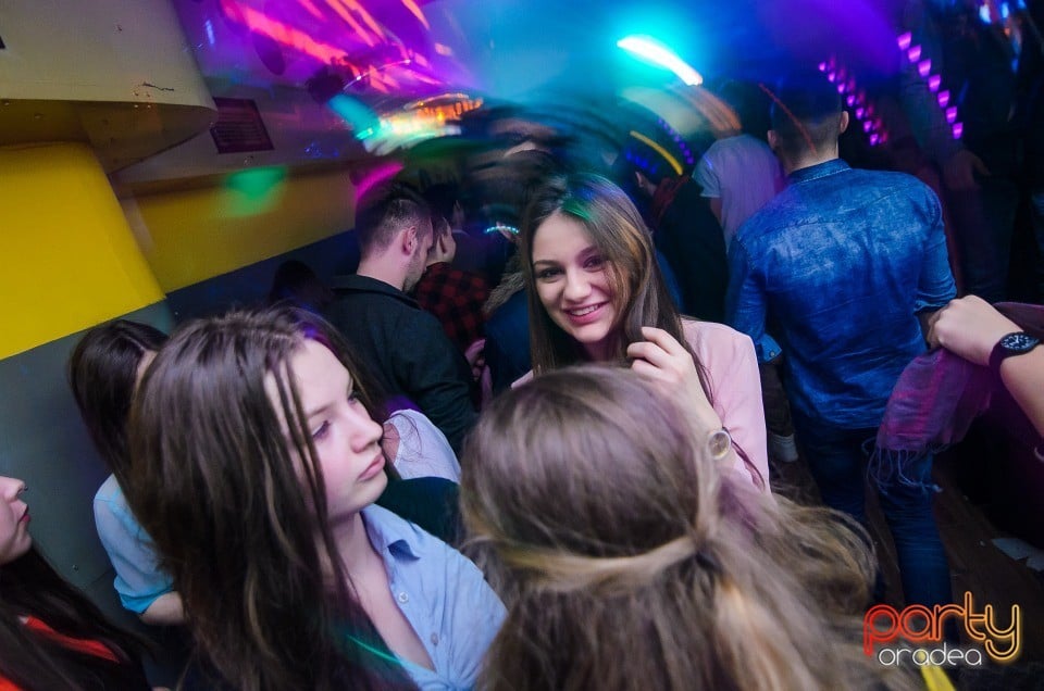 Distracţie alături de Sooker,