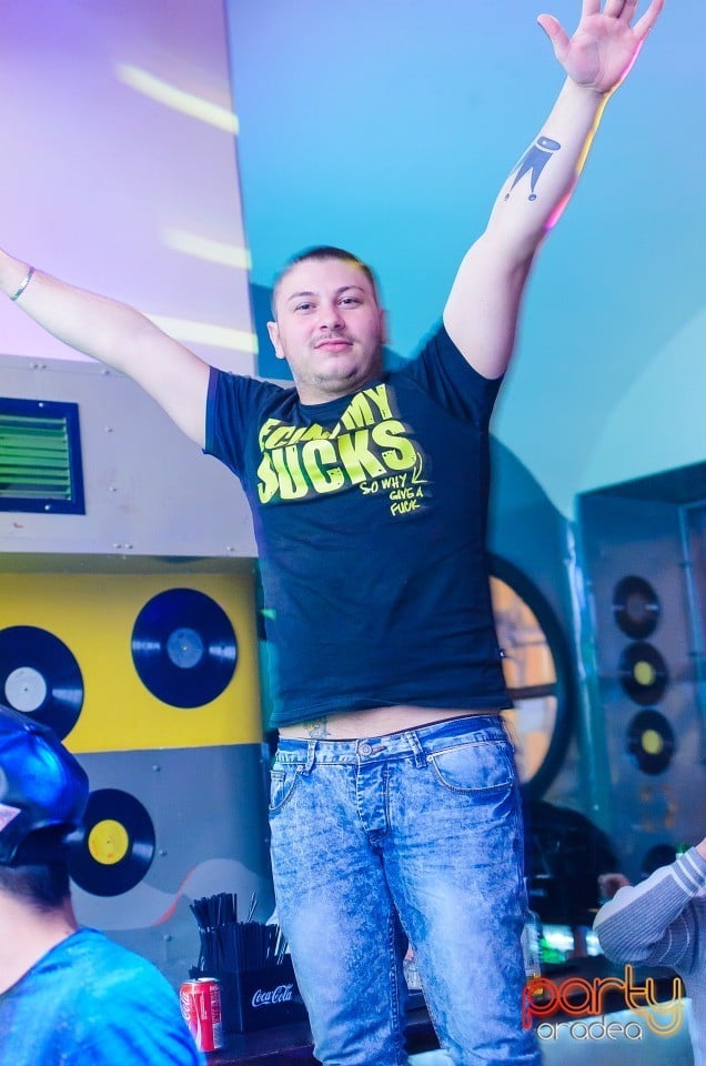 Distracţie alături de Sooker,