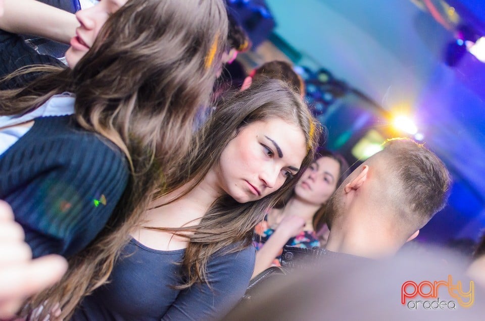 Distracţie alături de Sooker,