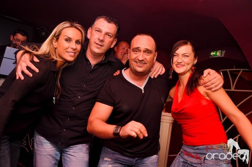 Distracţie cu Dessert Band în Atti's,