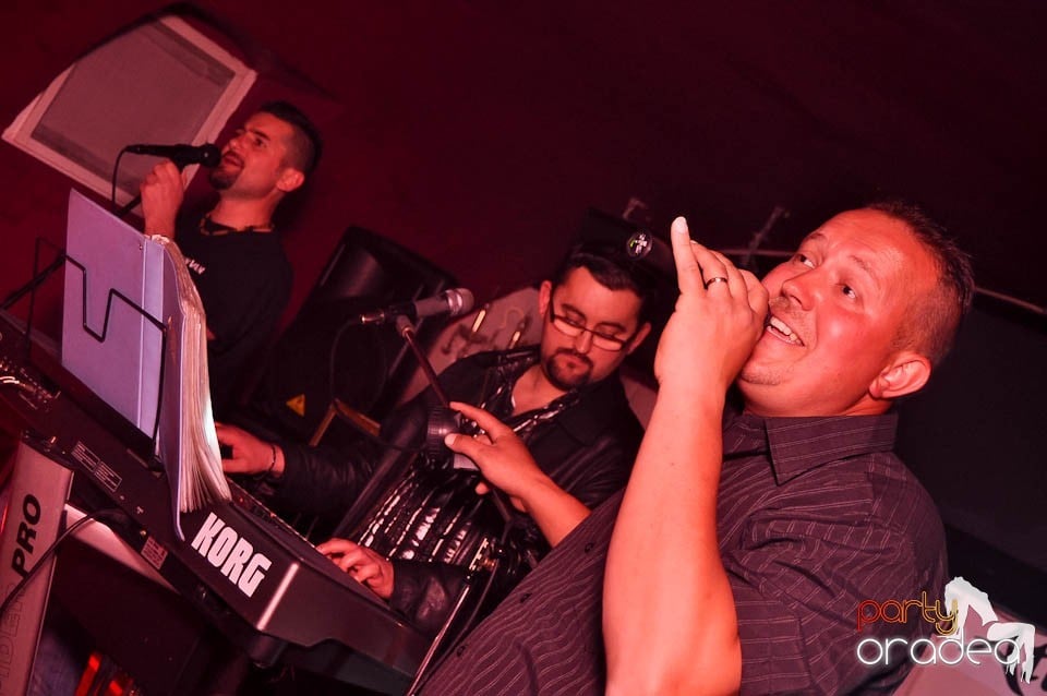 Distracţie cu Dessert Band în Atti's,