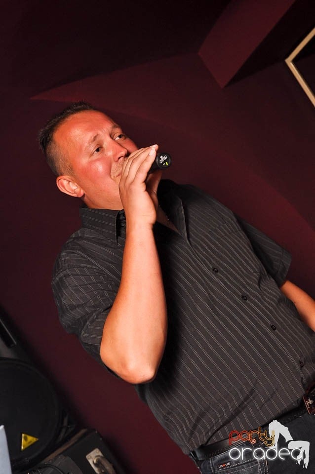 Distracţie cu Dessert Band în Atti's,
