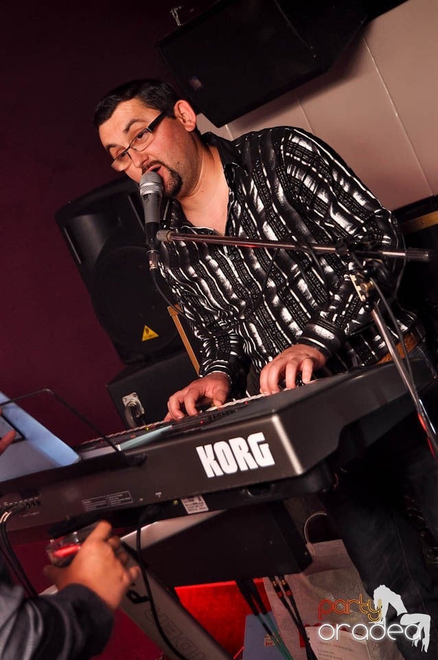 Distracţie cu Dessert Band în Atti's,