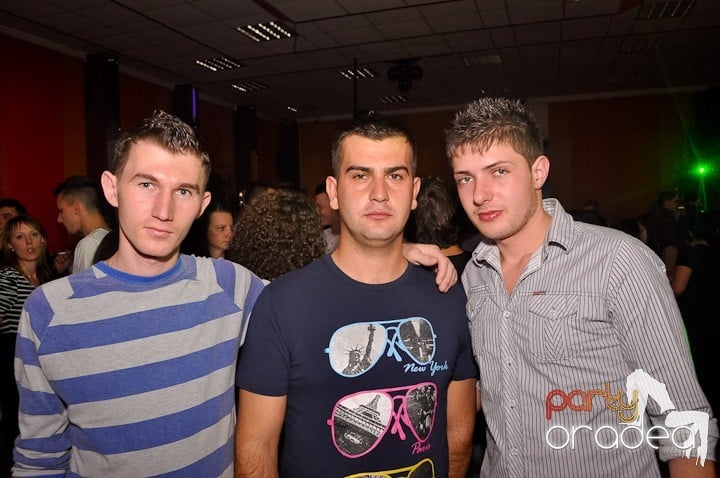 Distracţie cu DJ Cristiano şi MC Dany, Student's Place