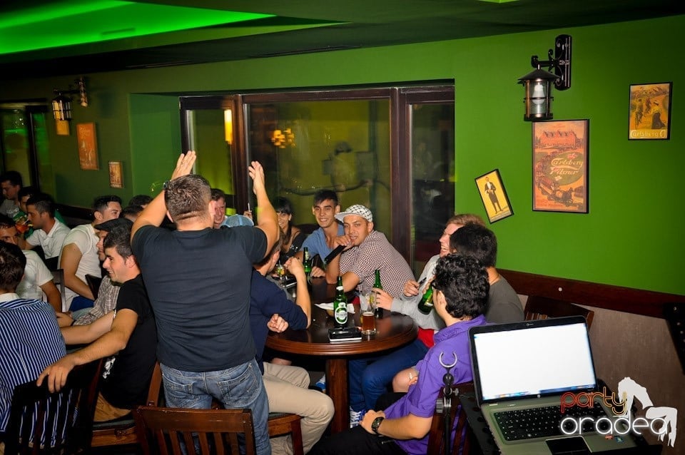 Distracţie cu Trupa West, Green Pub