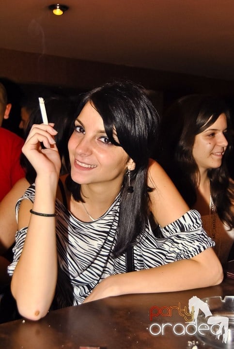 Distracţie de weekend în Club Seven, 