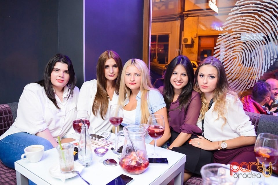 Distracţie în Blanc Coffee, 