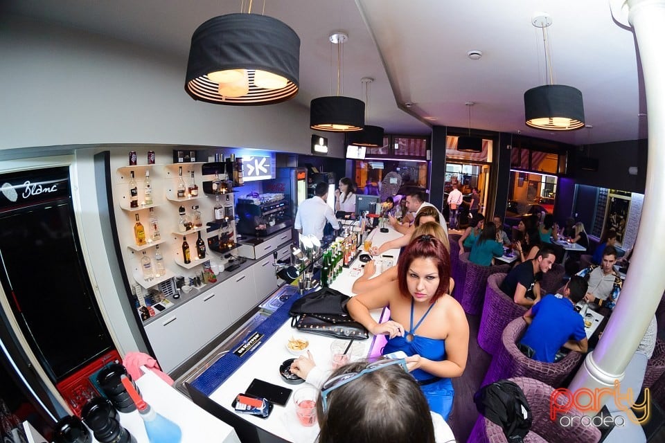 Distracţie în Blanc Coffee, 