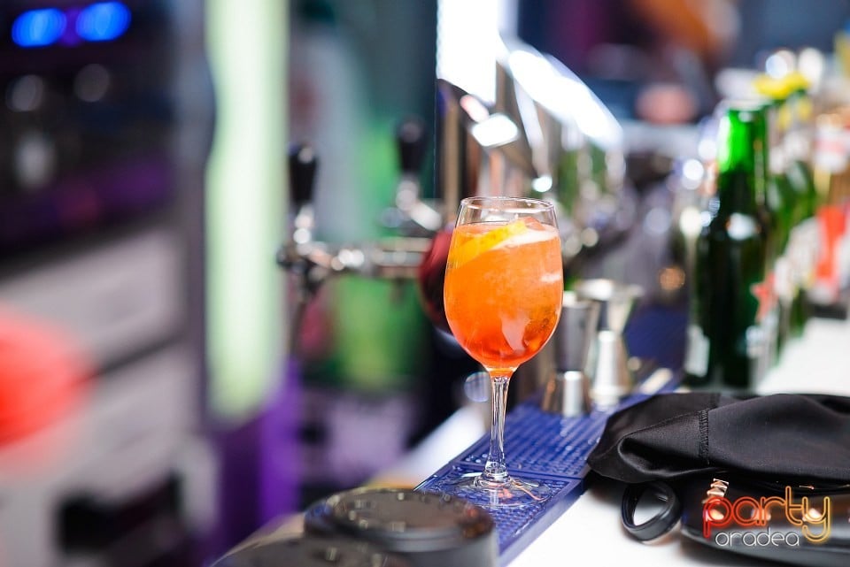 Distracţie în Blanc Coffee, 