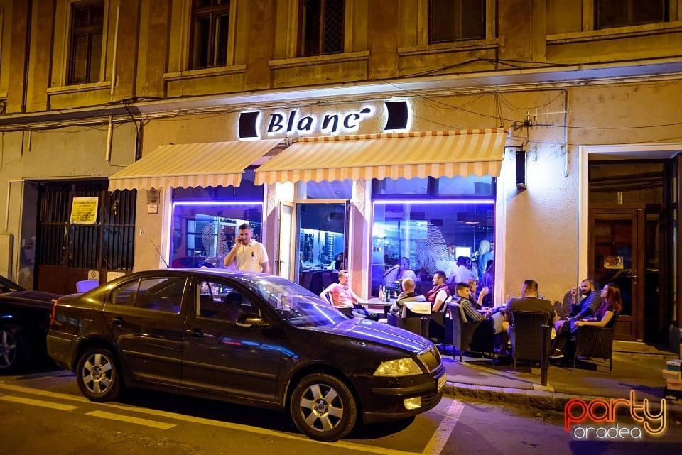 Distracţie în Blanc Coffee, 