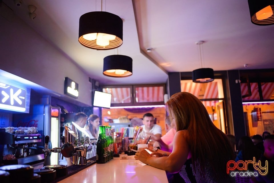 Distracţie în Blanc Coffee, 