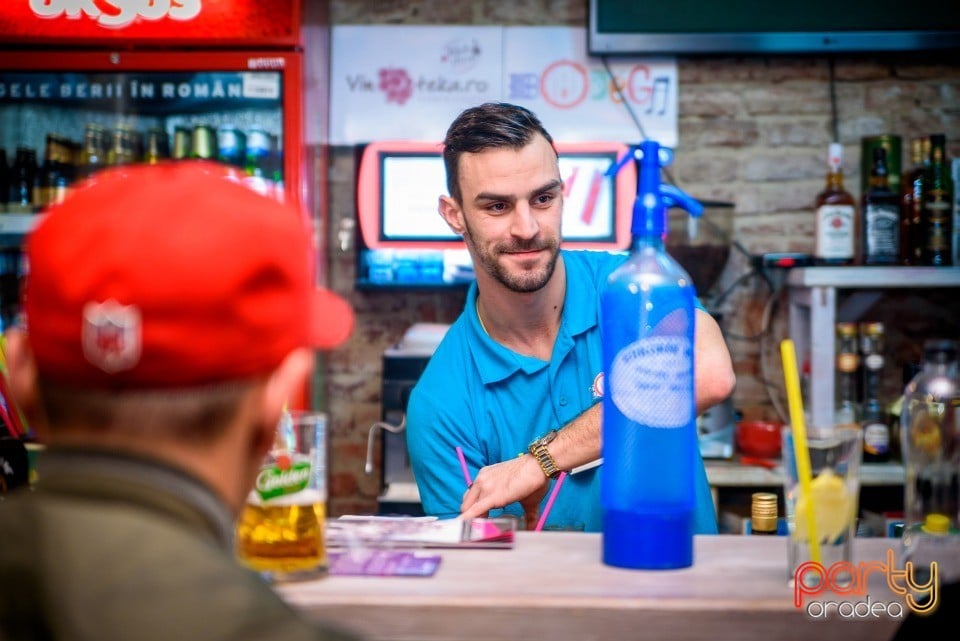 Distracţie în Bodega, Bodega