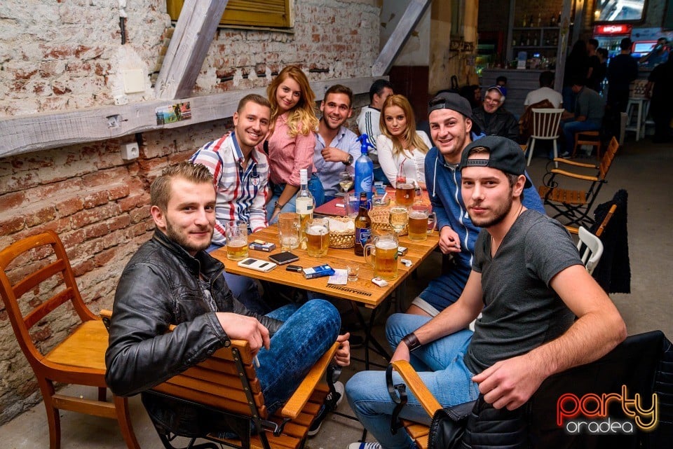 Distracţie în Bodega, Bodega
