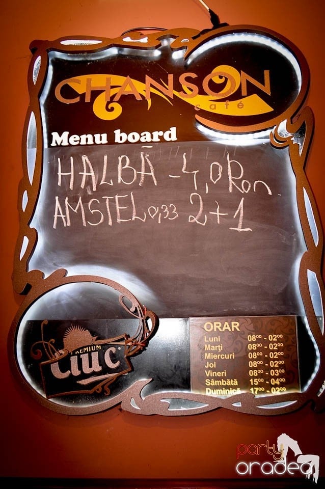 Distracţie în Chanson Café, 