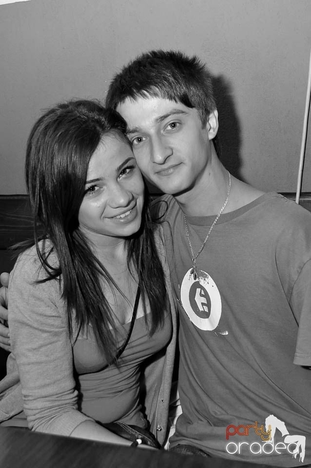 Distracţie în Chanson Café, 