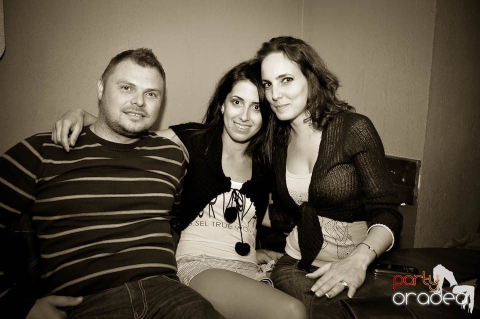 Distracţie în Chanson Café, 