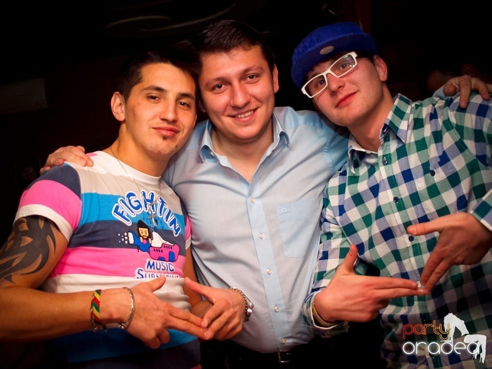 Distracţie în Chanson Café, 