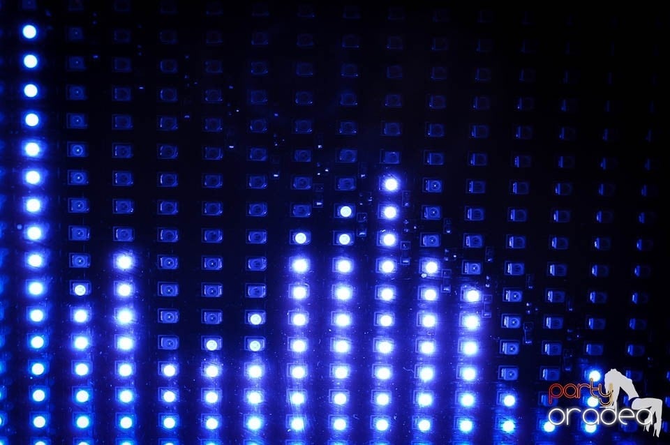 Distracţie în Chanson Café, 