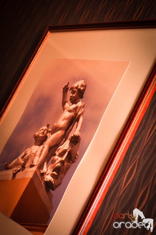 Distracţie în Chanson Café, 