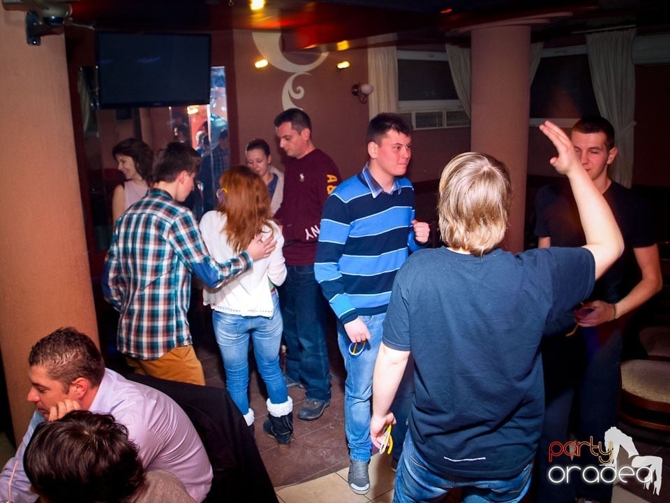 Distracţie în Chanson Café, 