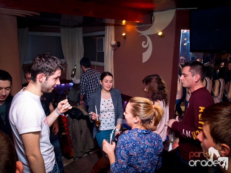 Distracţie în Chanson Café, 