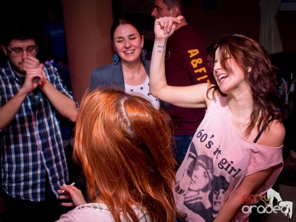 Distracţie în Chanson Café, 