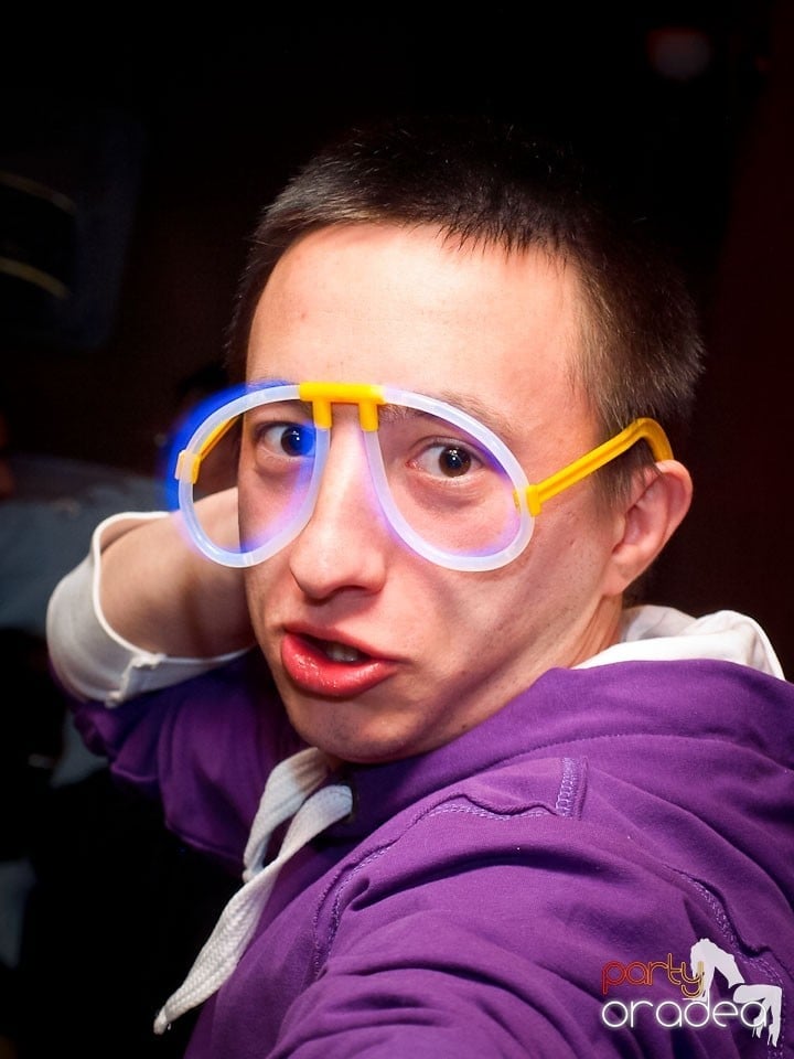 Distracţie în Chanson Café, 