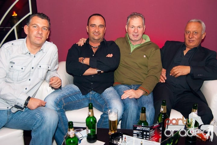 Distracţie în Club Atti's, 