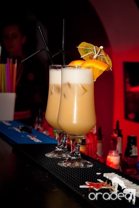 Distracţie în Club Atti's, 