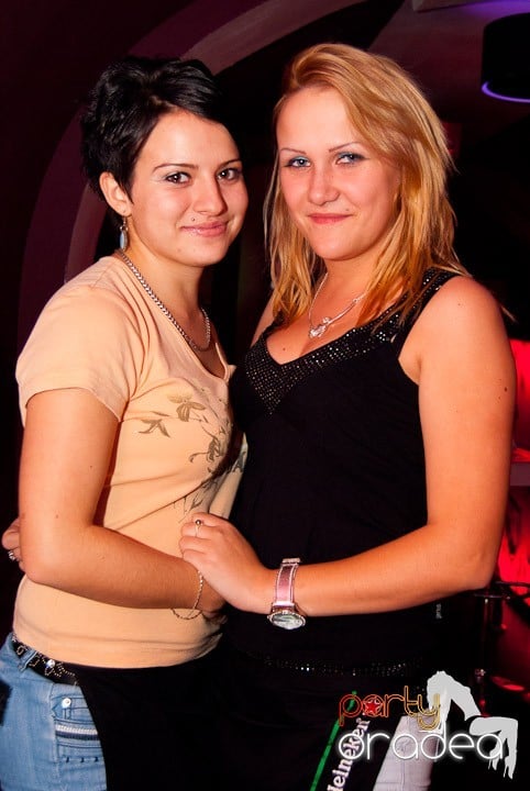 Distracţie în Club Atti's, 