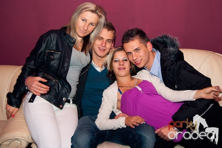 Distracţie în Club Atti's, 