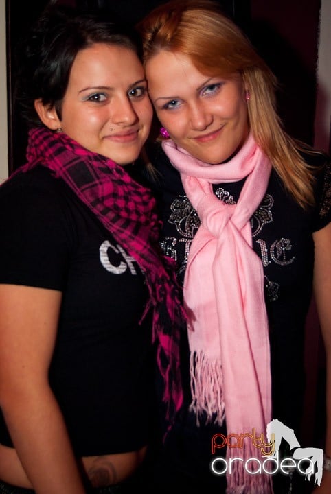 Distracţie în Club Atti's, 