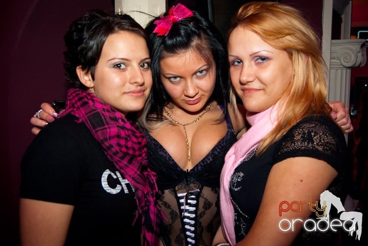 Distracţie în Club Atti's, 