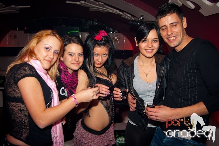 Distracţie în Club Atti's, 