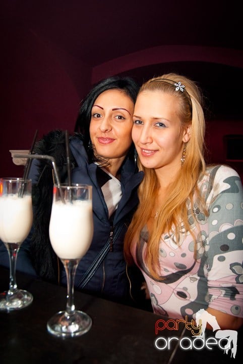 Distracţie în Club Atti's, 