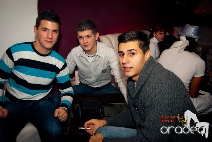 Distracţie în Club Atti's, 