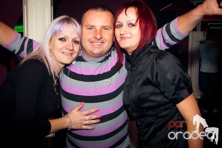 Distracţie în Club Atti's, 